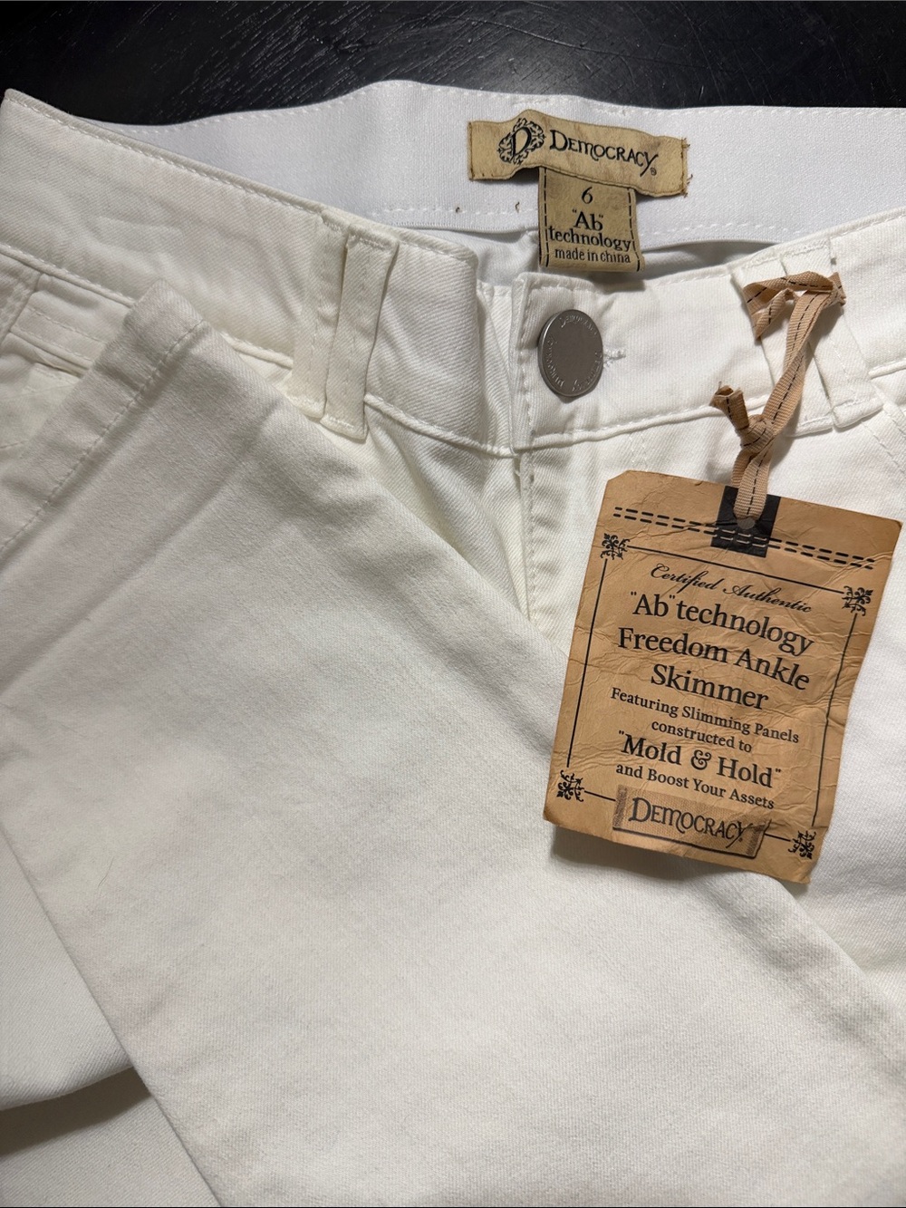 Democracy Women's Ankle Skimmer NWT Jeans - White